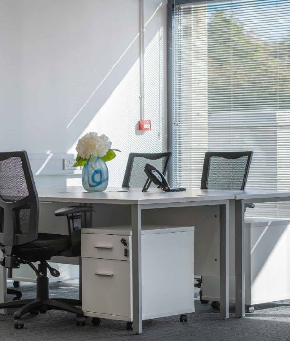 fa732f633eb2ae261a3b6e6f0239dfe9-Desk-Space