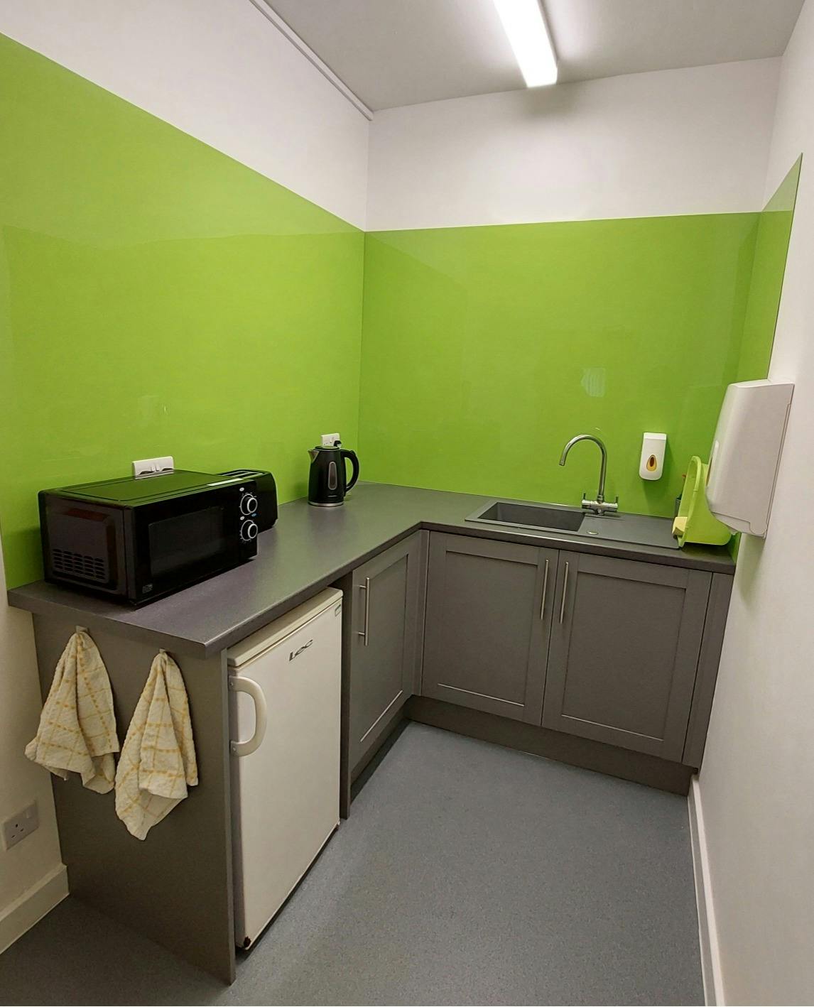 5d6fbe91f7207083eabd4a5fdb57cb6f-eh-kitchen-2