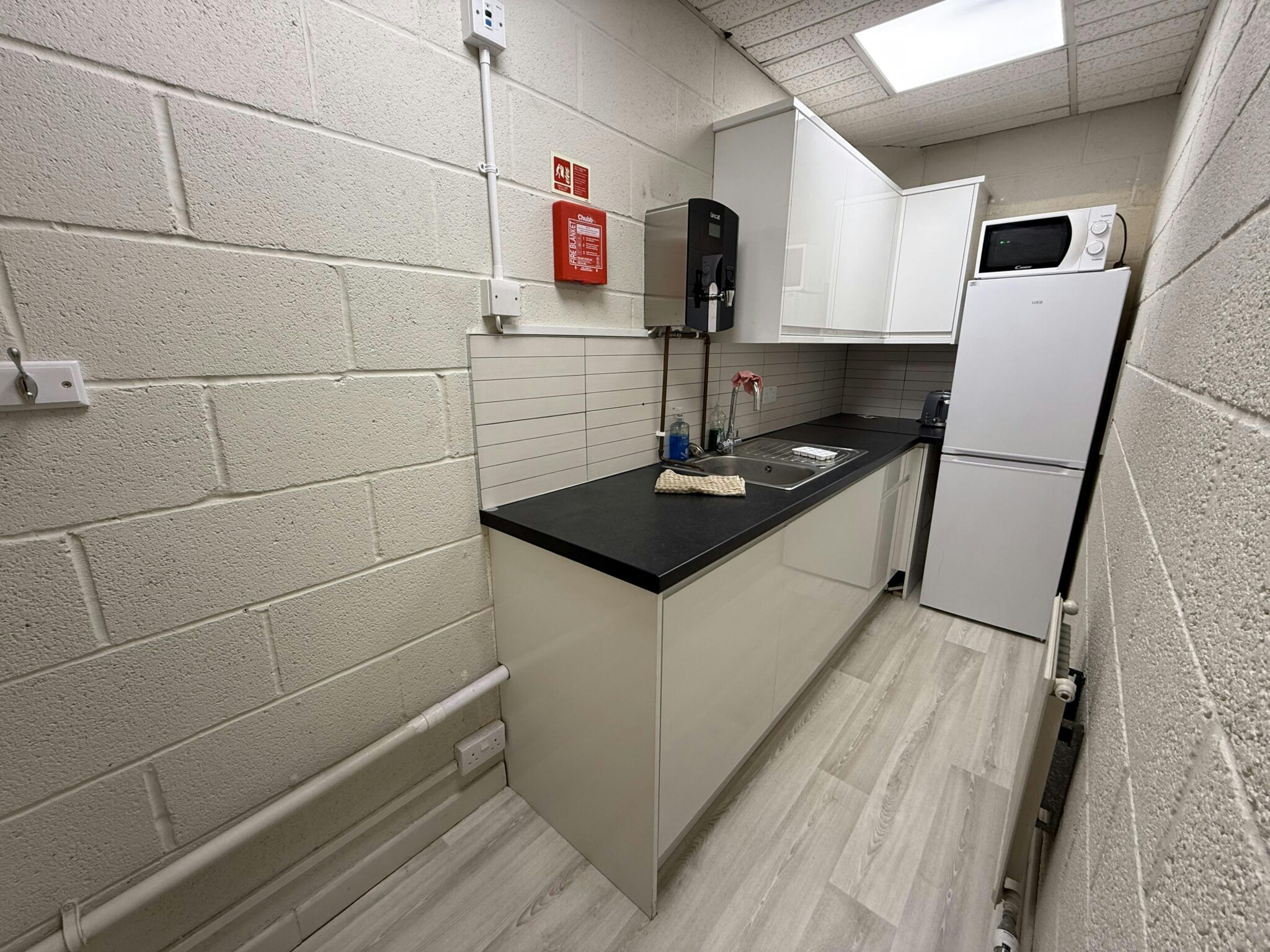 723ee64c871c6f33dc4e7747d0059fe6-img-0504