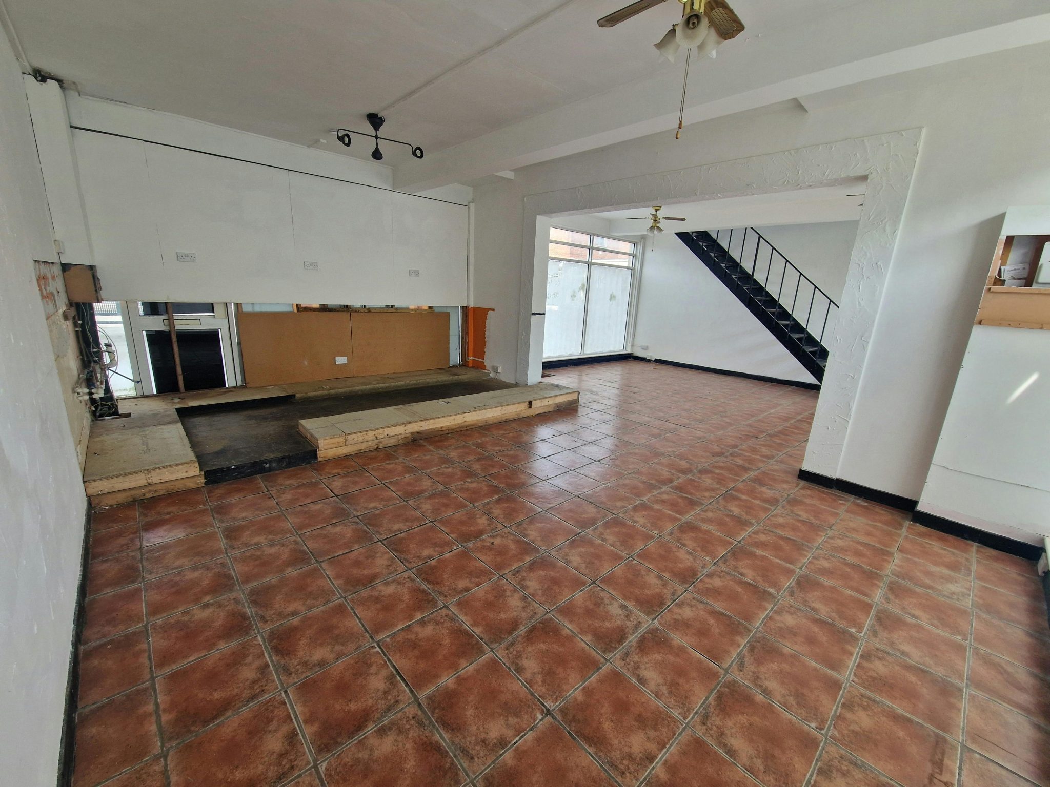 e90820e8c71a48944c9db021dd393294-20250501-170528