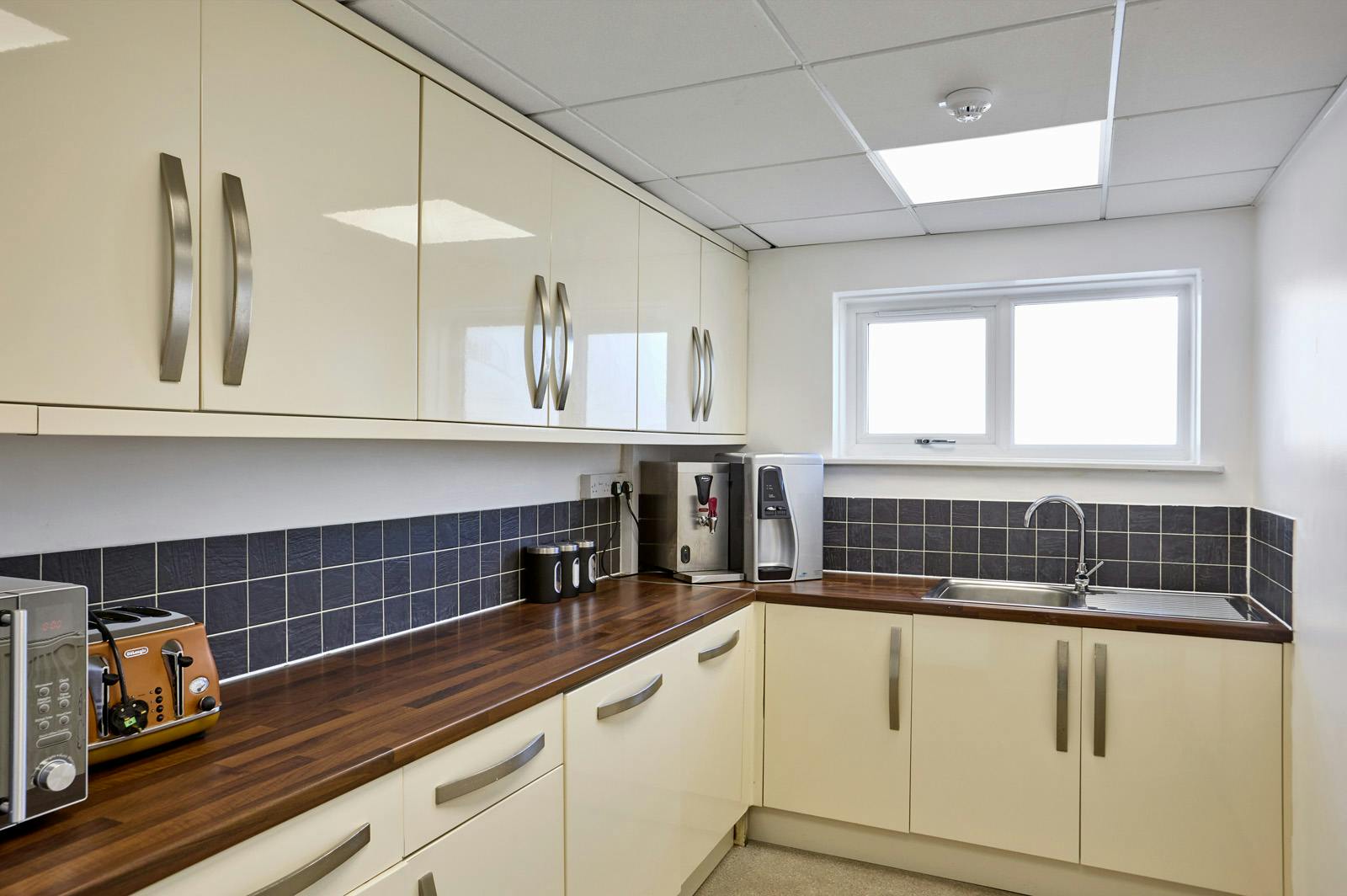 90ae401201a73e39aad869aaf350022c-theplacea-056-lores-previews